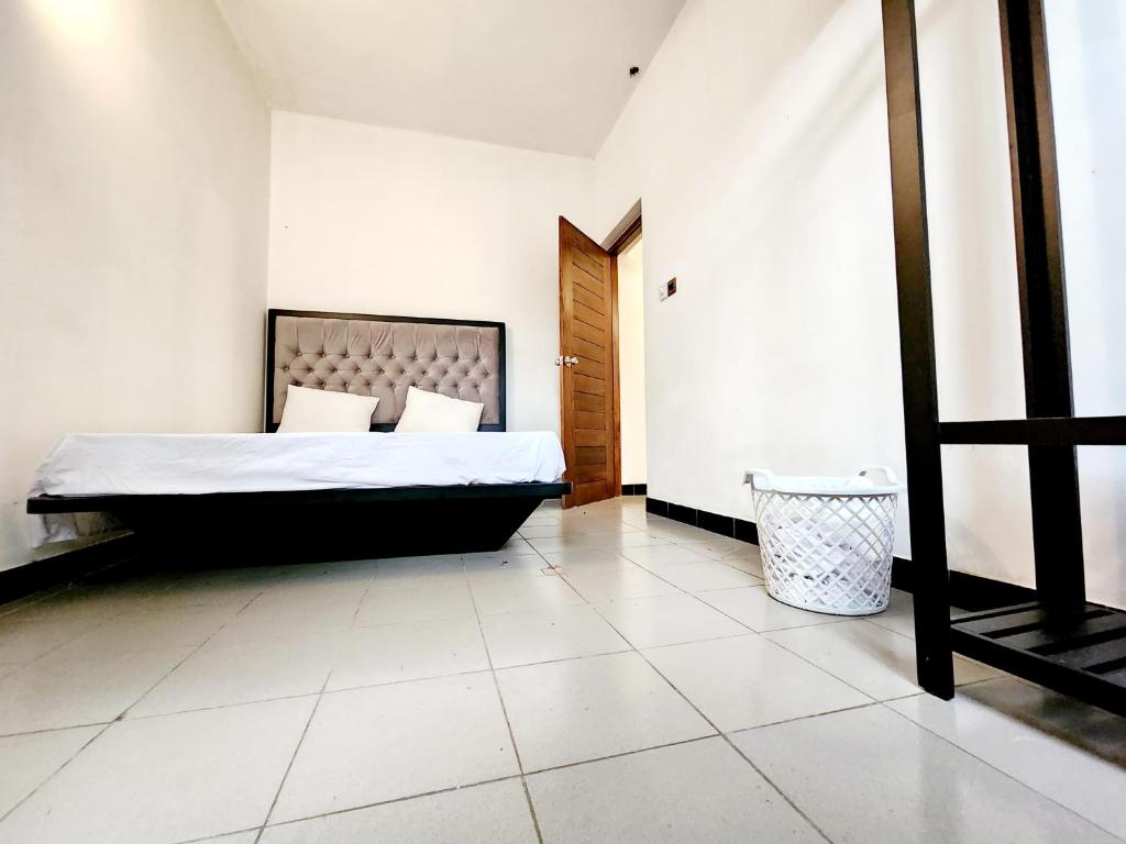 Peace Apartment: 3-Bed Urban Retreat photo 2