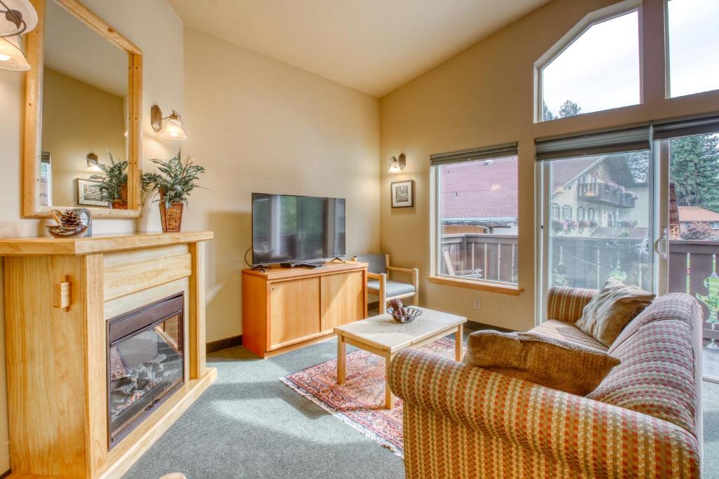 Icicle Village Resort 507: Alpenglow Condo photo 4
