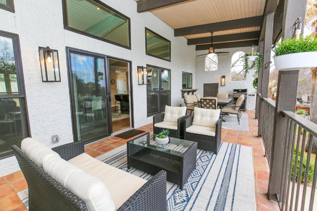 Luxury Spanish Style Home Walking Steps to HSB Resort photo 3