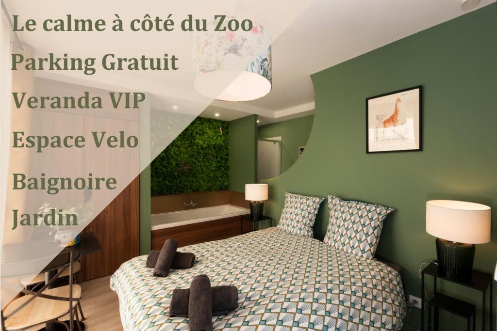 ECRIN romantique, BAIGNOIRE au ZOO, VERT DU GABON