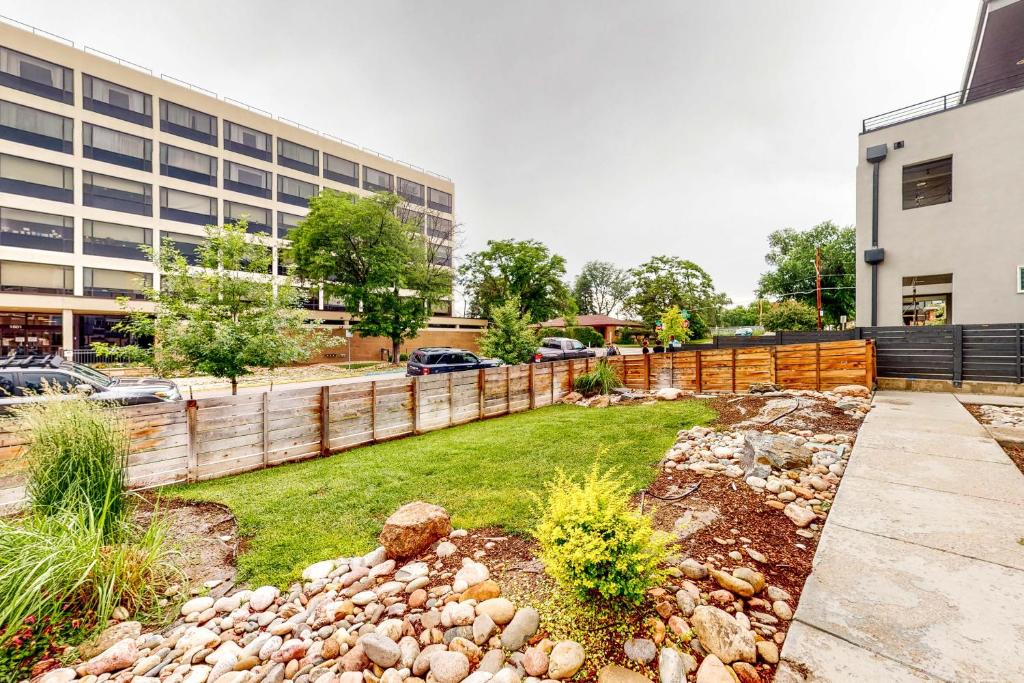 Sloan Lake’s Rooftop Oasis photo 1