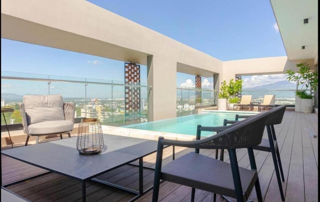 Luxurious and Spacious Condo photo 2