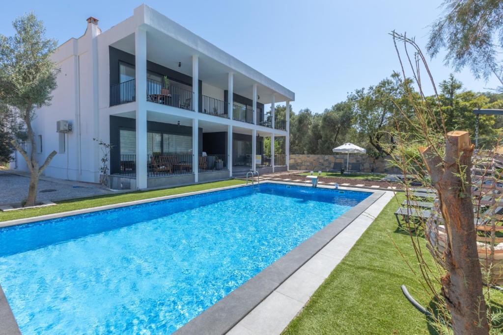 Bodrum Bliss: Stunning Flat w Pool and Garden