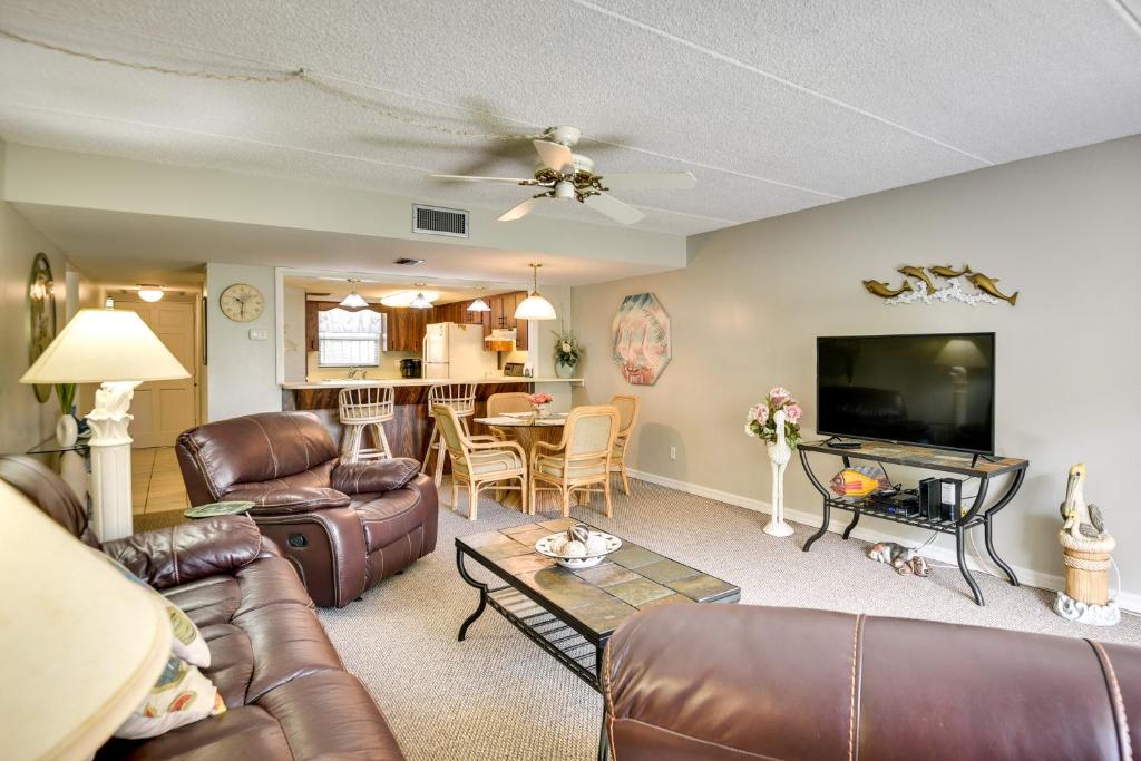 Daytona Beach Shores Condo Rental Walk to Beach!