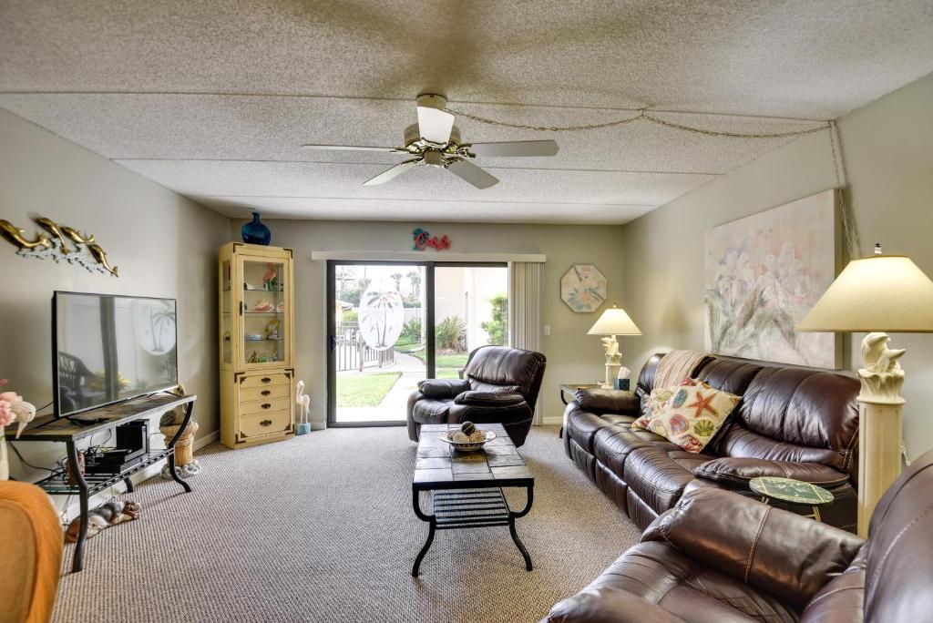 Daytona Beach Shores Condo Rental Walk to Beach! photo 3