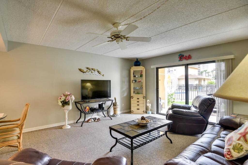 Daytona Beach Shores Condo Rental Walk to Beach! photo 4
