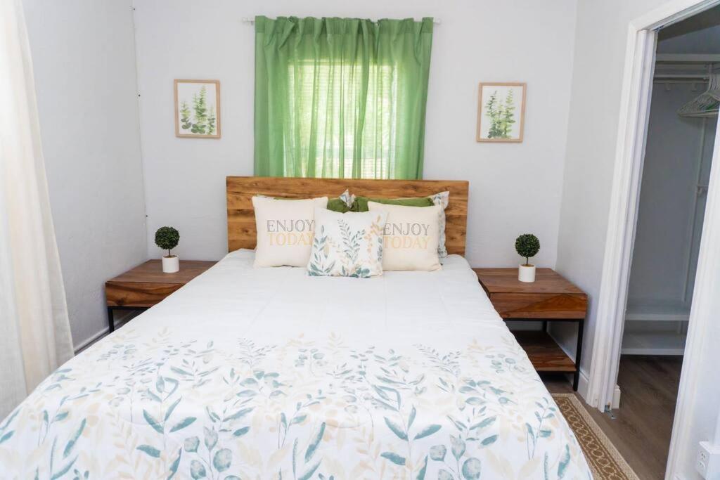 Beachside Bliss Cozy 2 BD Retreat Pompano Beach photo 3