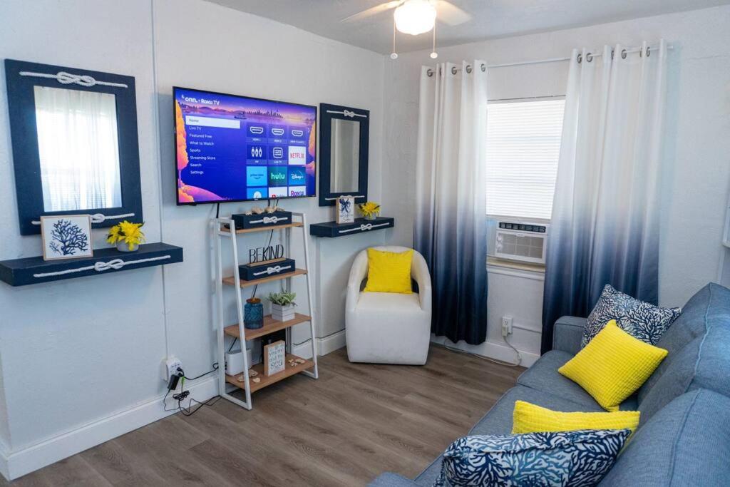 Beachside Bliss Cozy 2 BD Retreat Pompano Beach photo 1