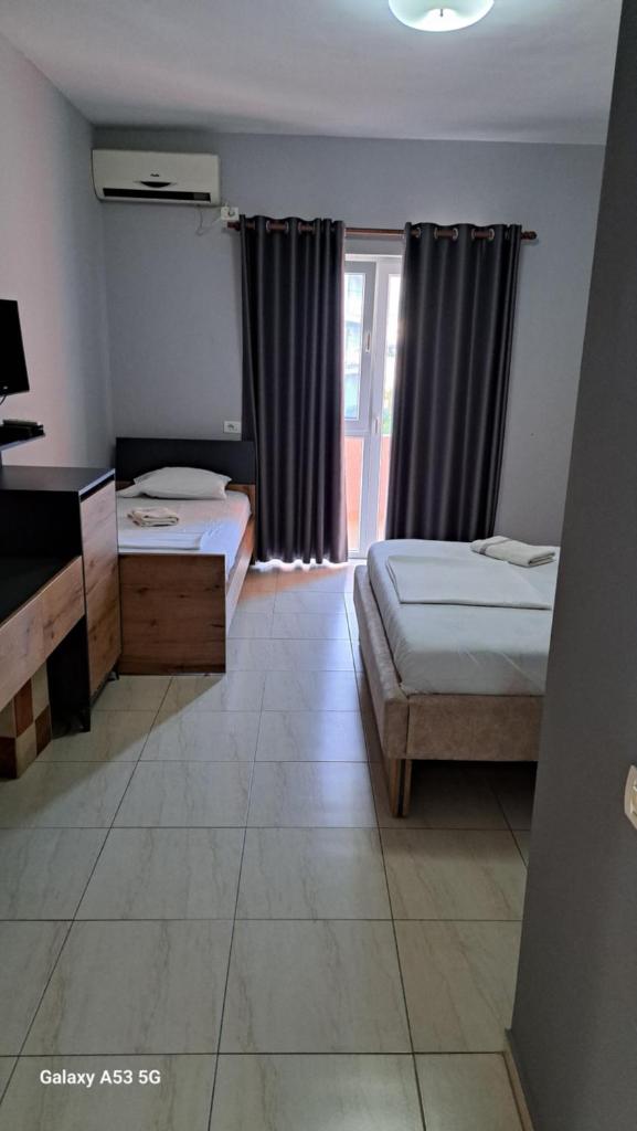 Hotel Marigona photo 2