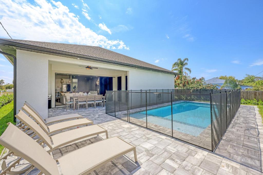 Priv pool & near beach