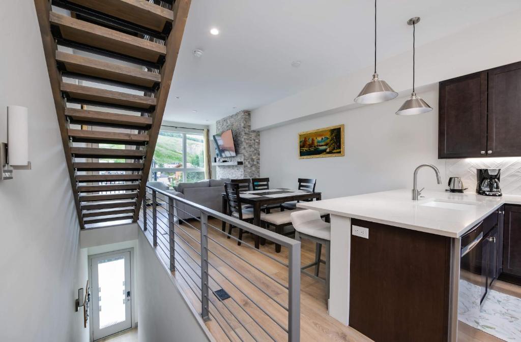 Fourth Street Crossing Traverse Townhome: Stylish Retreat photo 1