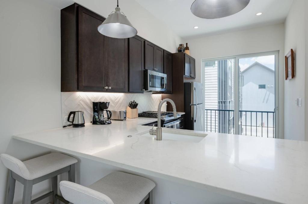 Fourth Street Crossing Traverse Townhome: Stylish Retreat photo 3