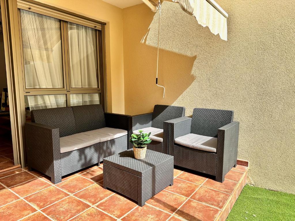 250m to Beach, Family Pools, Fiber Wi-Fi & BBQ photo 4
