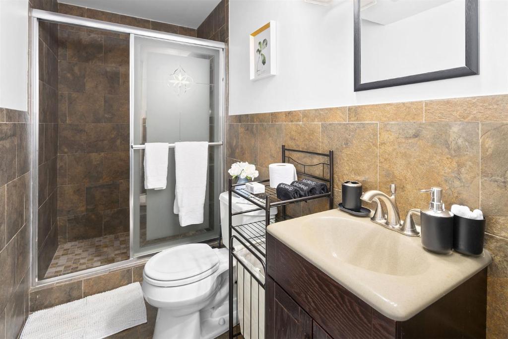 3BR TH 40 Mins from DC, Pets OK, Fenced Yard photo 3