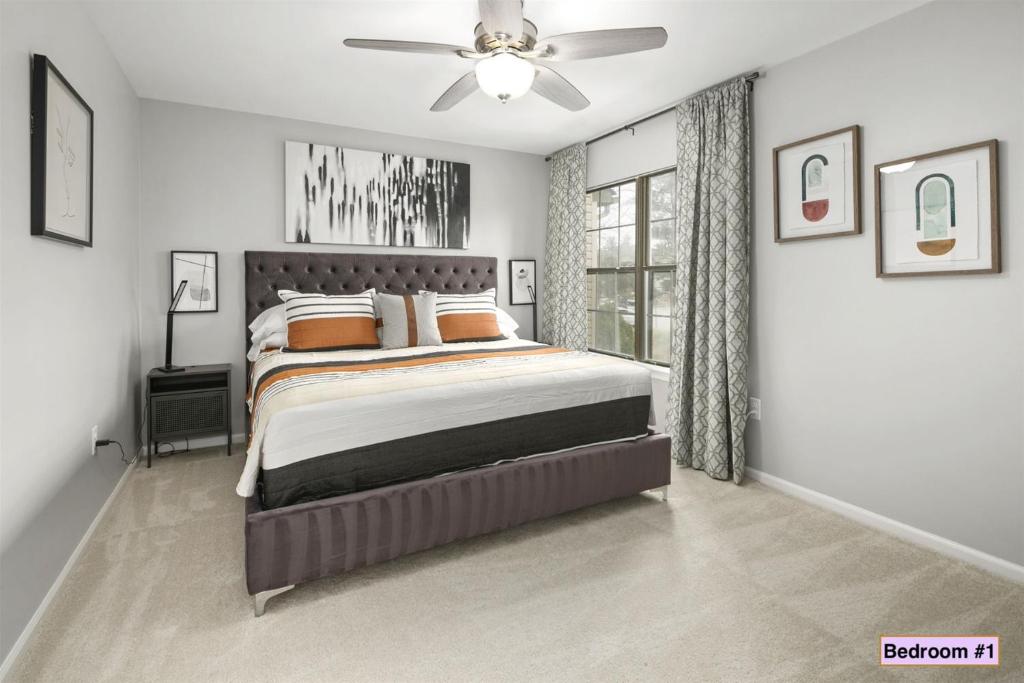 Super-Stylish 4br Townhome in No Va Fast WiFi, Roku TV, Fenced Backyard, 24 Hour Premier Support photo 2