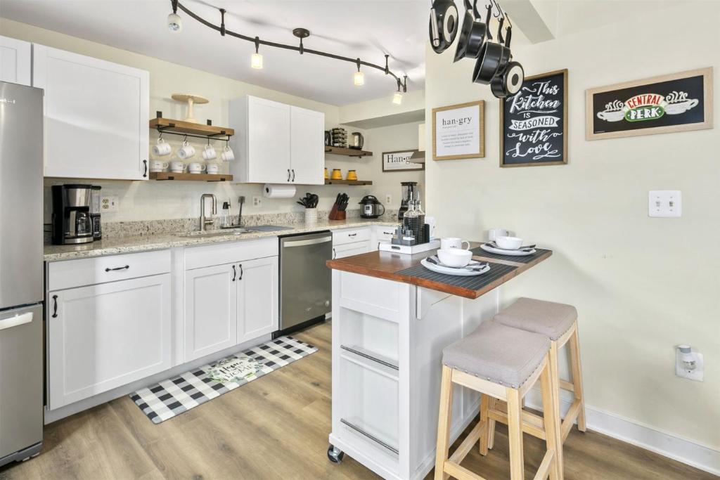 Luxury Sterling townhome - Private, Self checkin photo 1