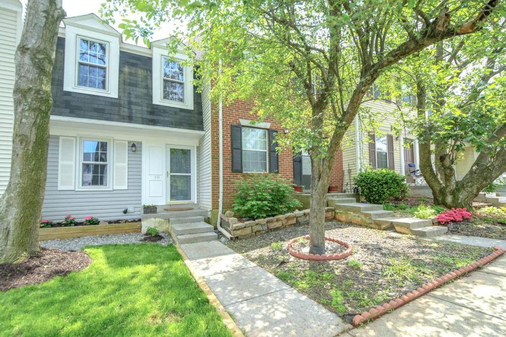 NEW! 3-story Townhome - Private, Self checkin, Quiet. photo 3