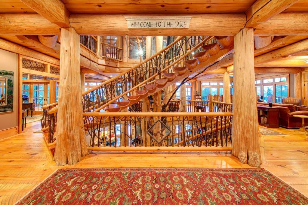 Seneca Lodge image