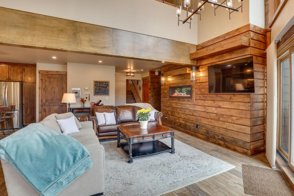 Mountain Adventure Home Base - Ski, Hike and Chill! photo 3