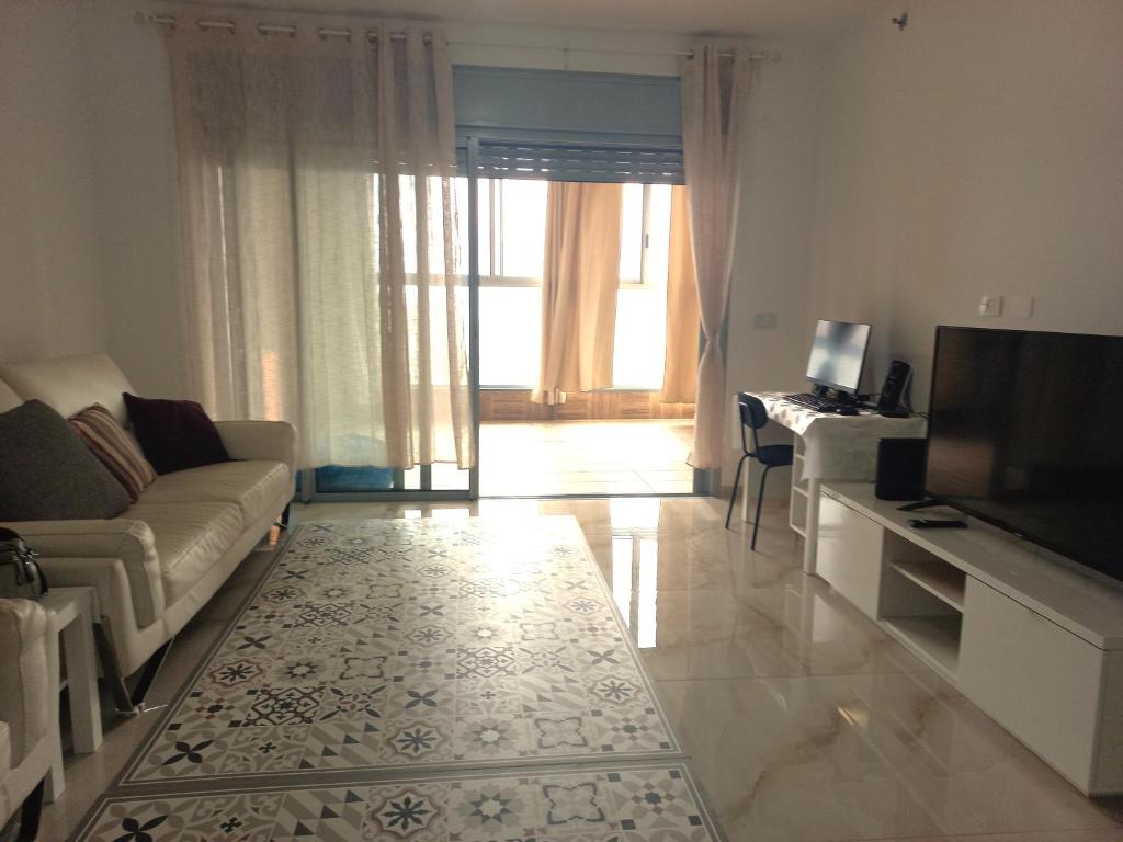 Unique Luxurious New 4BR near Beach photo 4