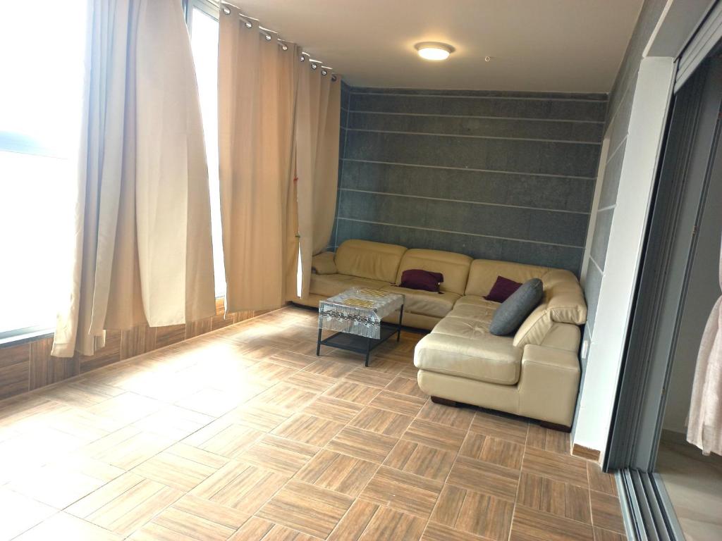 Unique Luxurious New 4BR near Beach photo 1