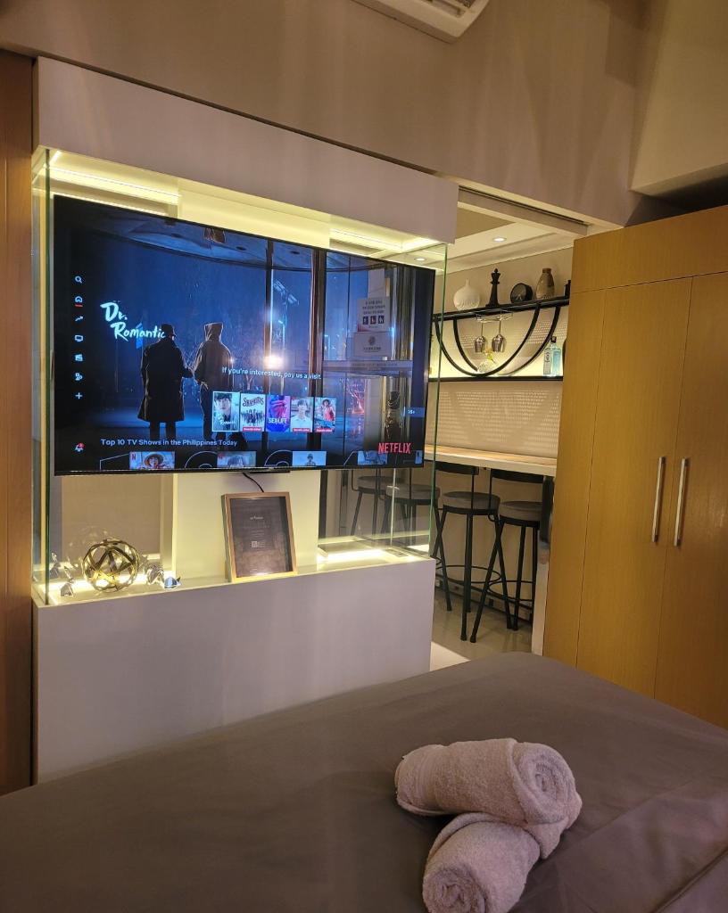 Uptown Parksuites Tower 1 BGC - Staycations Up Above 12 Modern 1BR