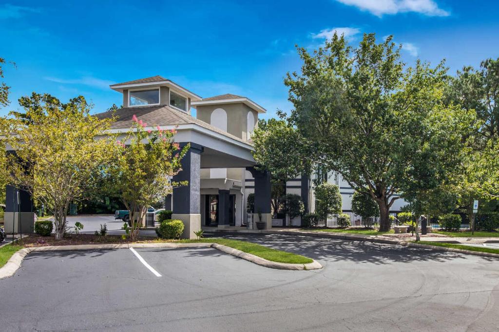 Quality Inn near MCAS Cherry Point image