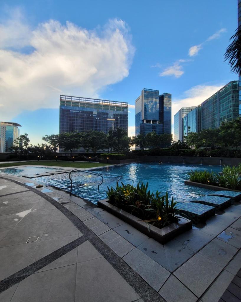 Uptown Parksuites Tower 1 BGC - Staycations Up Above 12 Modern 1BR photo 2