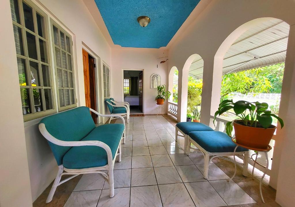 Green's Palace Jamaica photo 4