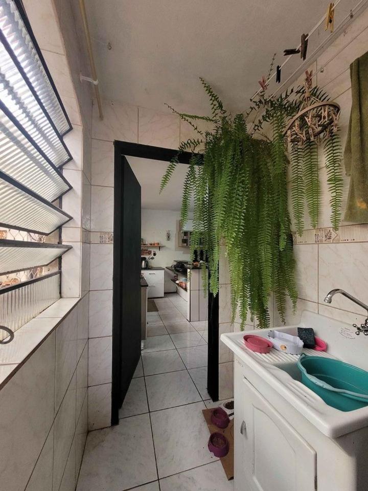 Quarto em casa a 1.4km da UFSM