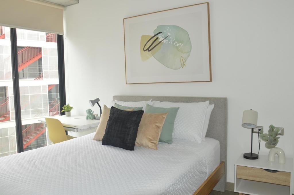 Cozy Stays Cayala Apartments (401) photo 4