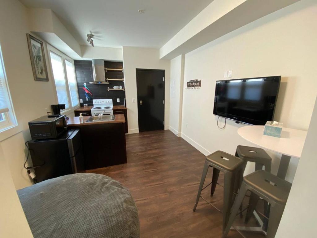 Brand New 1 Br 1 Bath Close To All Walkable photo 2