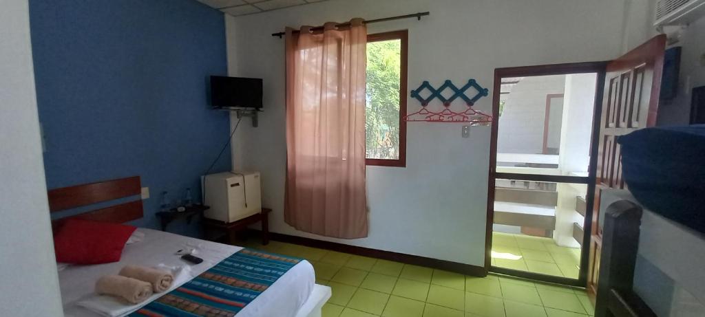 Hosteria El Jardin de Playas photo 4