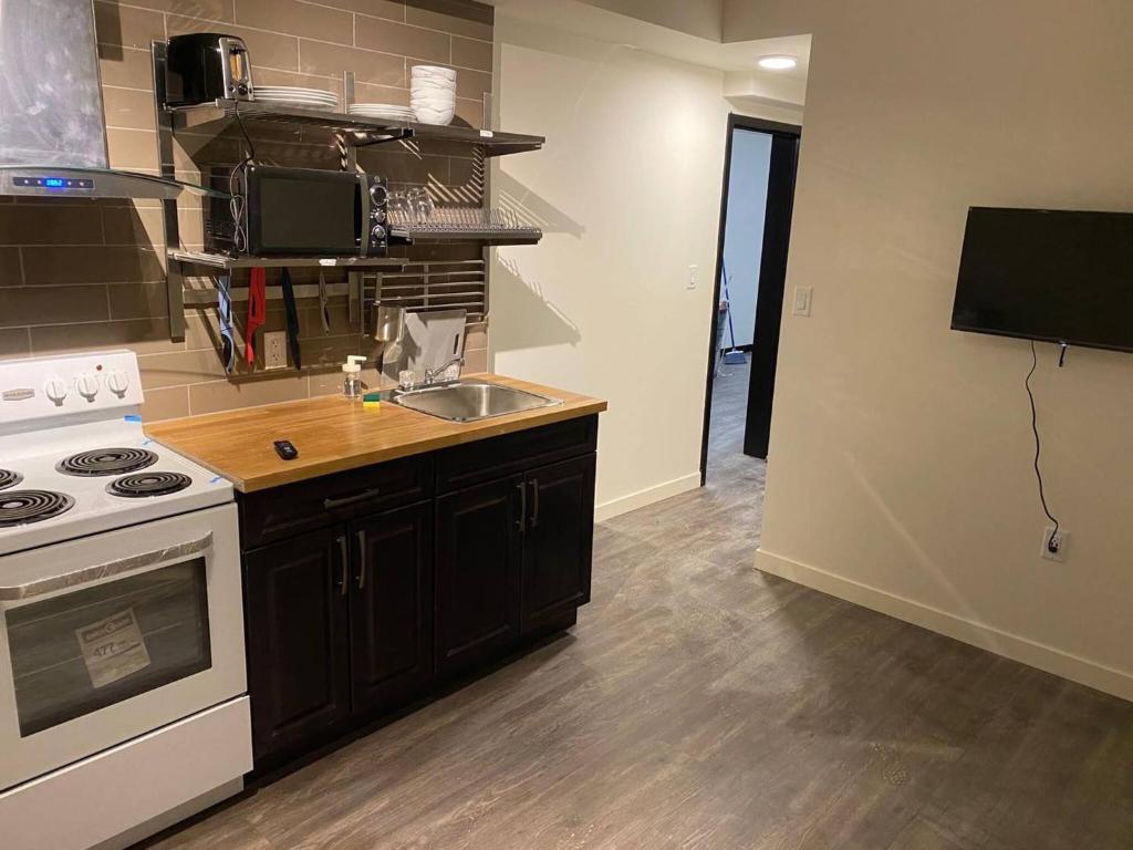 Brand New Dt 1 Br Close To All photo 3