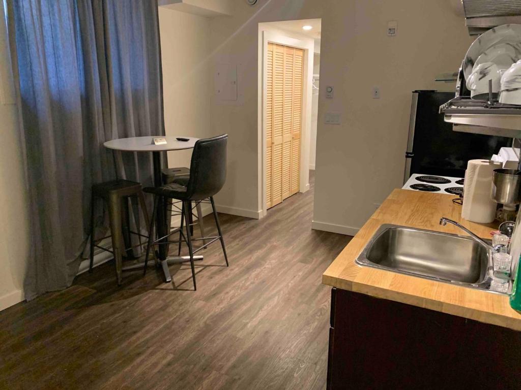 Brand New Dt 1 Br Close To All photo 4