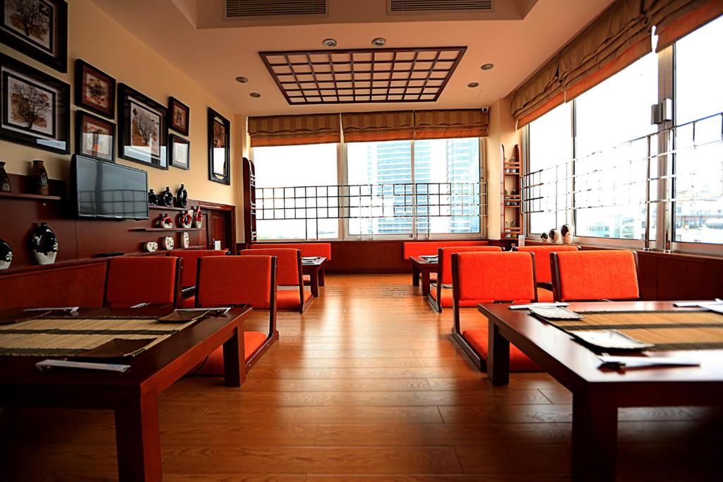 MoonView Hotel - 65 Cửa Bắc- by Bay Luxury