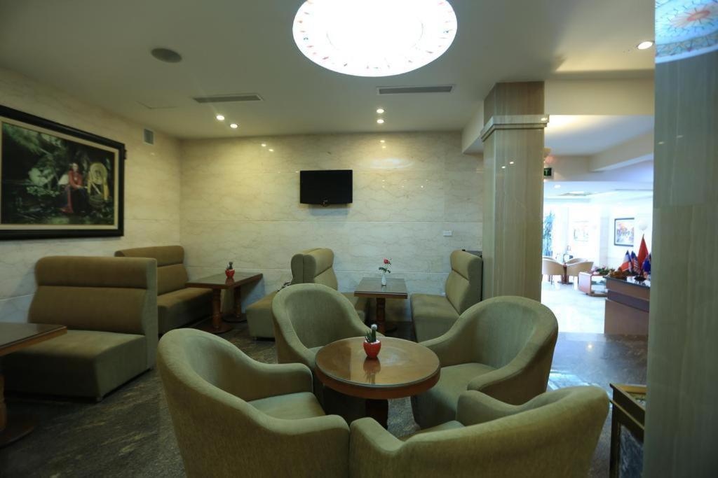 MoonView Hotel - 65 Cửa Bắc- by Bay Luxury