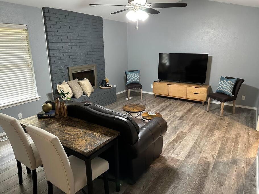 NEW 3BR/2BA West Enid weekly/monthly discounts photo 1