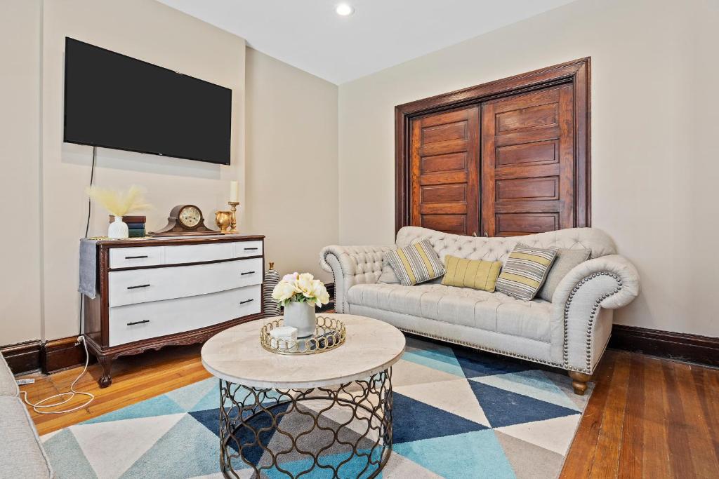 Cozy Historic Forest Park Entire Home @The Grove photo 3