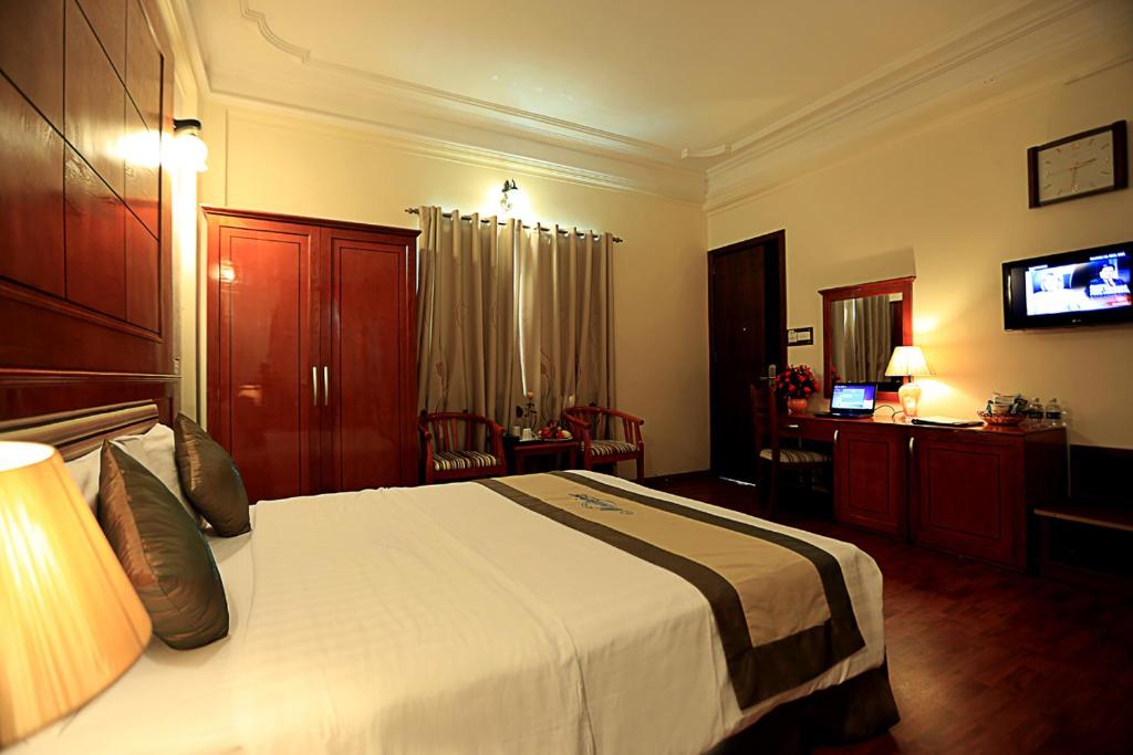 MoonView Hotel - 65 Cửa Bắc- by Bay Luxury