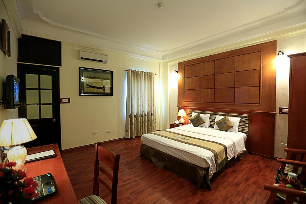 MoonView Hotel - 65 Cửa Bắc- by Bay Luxury