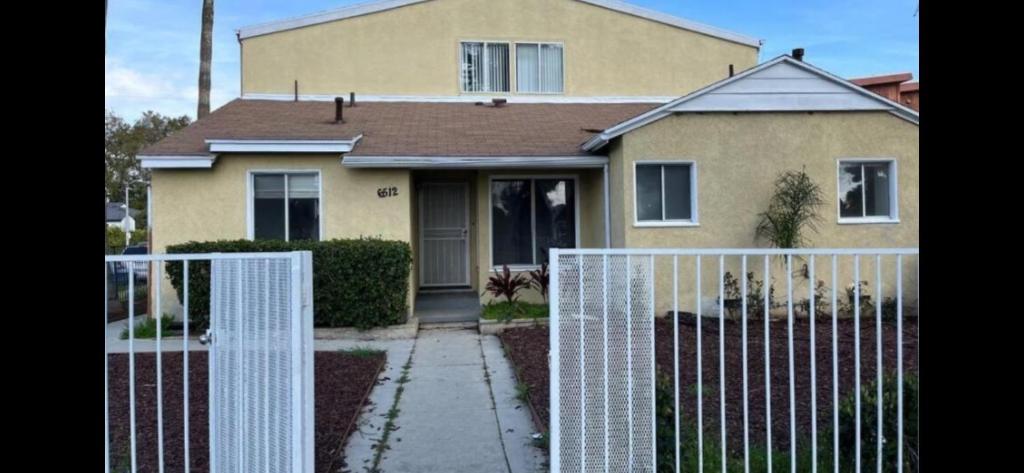Lake Balboa 3 bedroom Cozy stay ! image