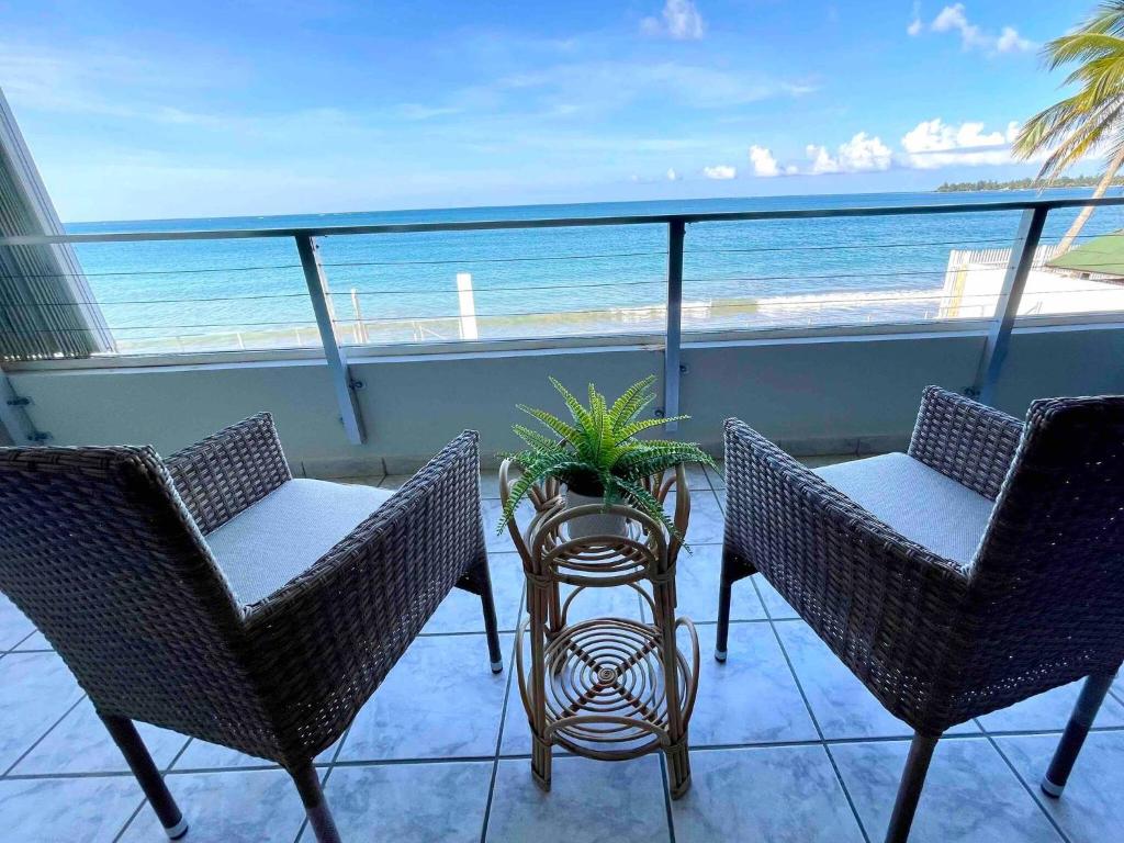 True Beachfront Oasis With Amazing Views Life photo 3