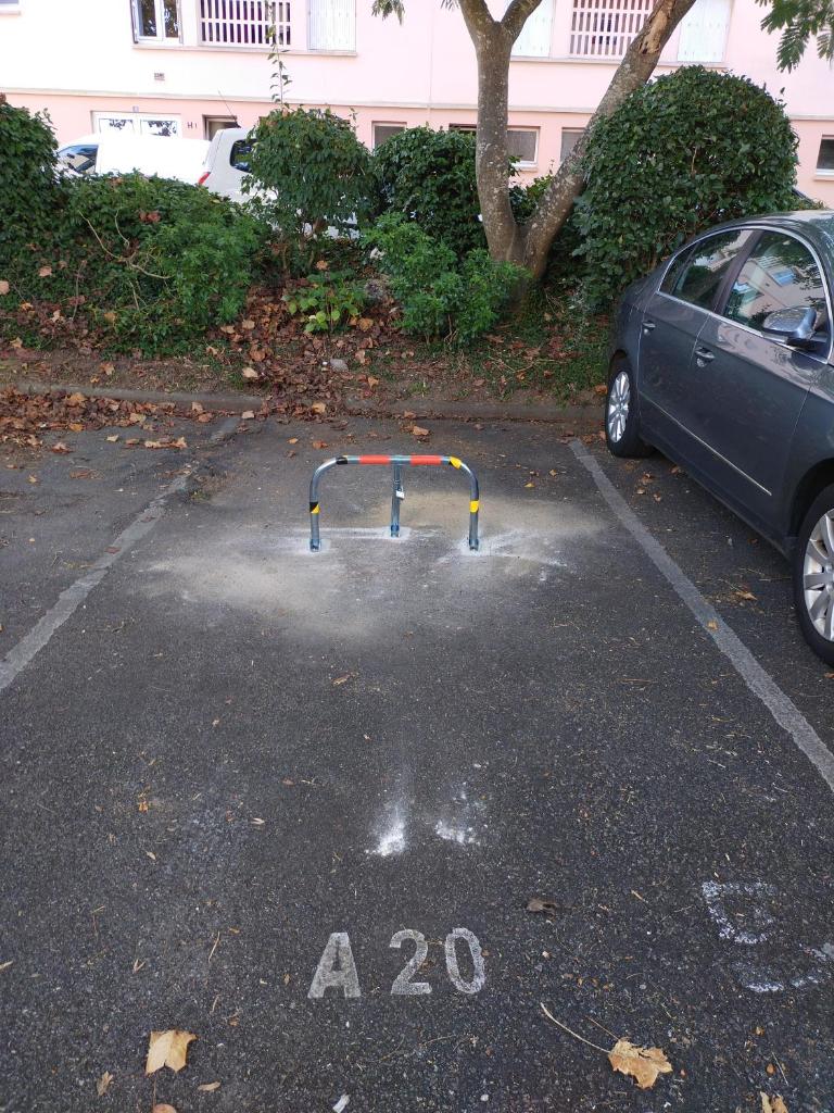 Astéride, parking privé, route des plages photo 1