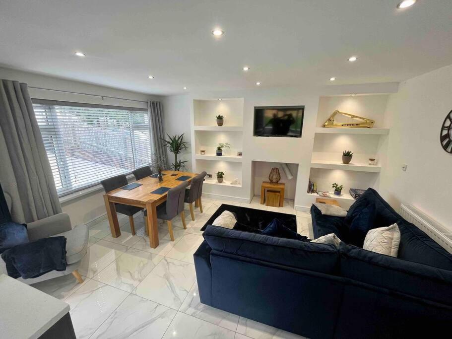Modern bungalow in good location photo 1