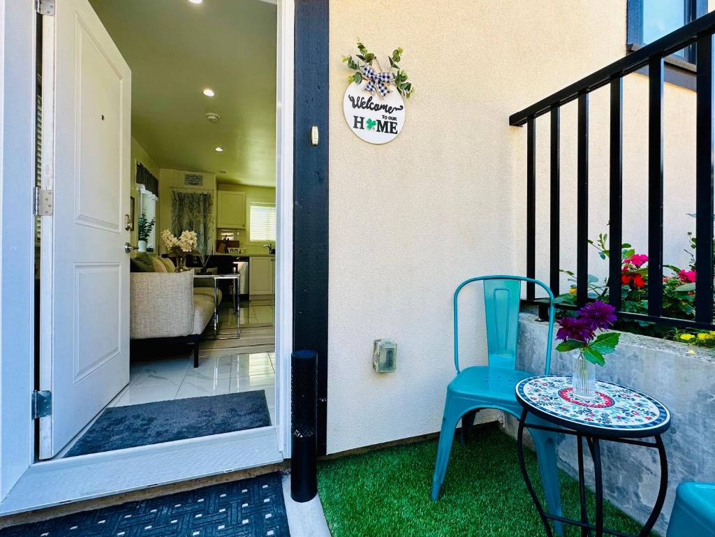 2BR 1.5BA Full Kitchen Private Guest House - Free Parking - Central Location photo 1
