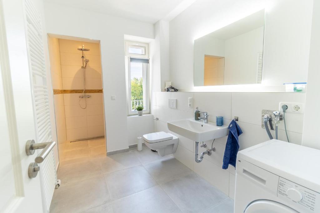 *NEU* 2 Zi, offene Küche, Balkon photo 2