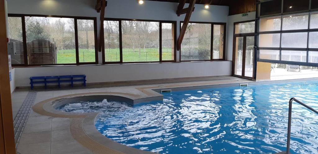 Charmant logement avec piscine photo 1