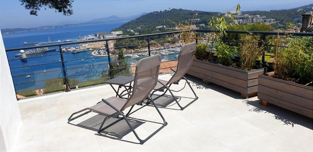 Bright 80 m with views of the port photo 1