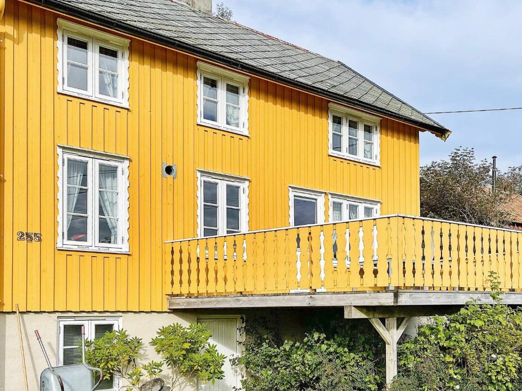 Holiday home AVERØY VI photo 1